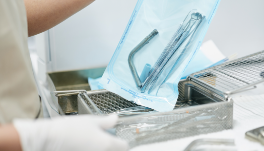 治療器具は最高基準の滅菌システムで洗浄消毒